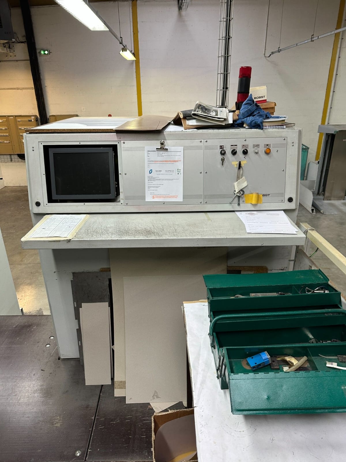 Machine de découpe et dorure à chaud BOBST SP 102 BMA 2001